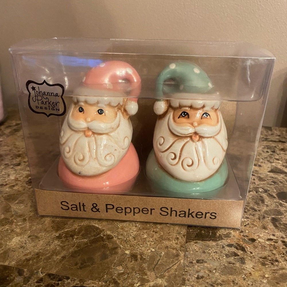 Holiday salt and pepper shakers